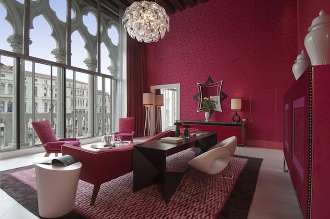 Deluxe - Living Area