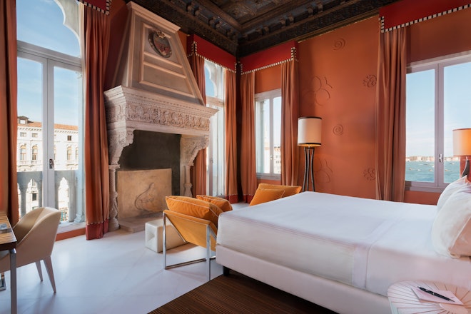 Balcony Grand Canal Junior Suite - Bedroom
