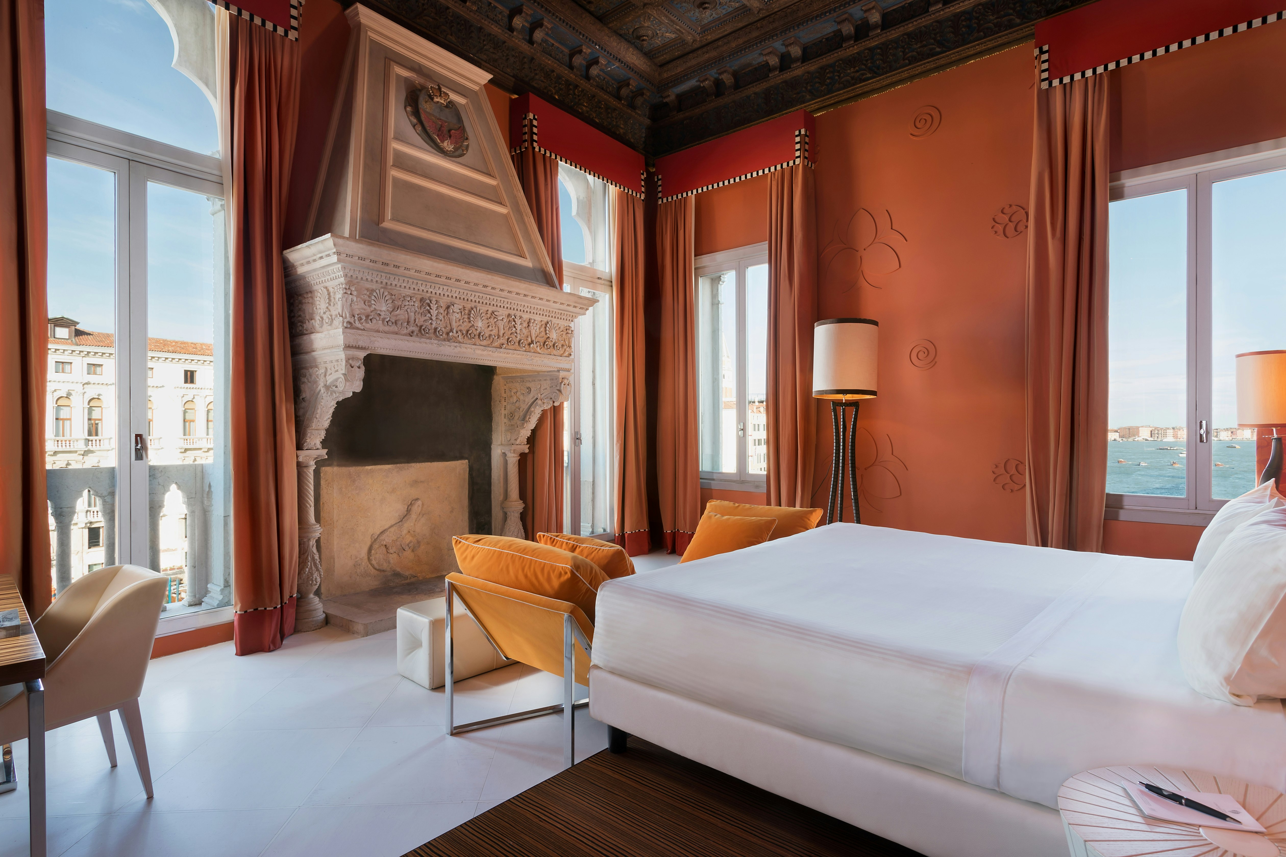 Sina Centurion Palace Balcony Grand Canal junior Suite ()