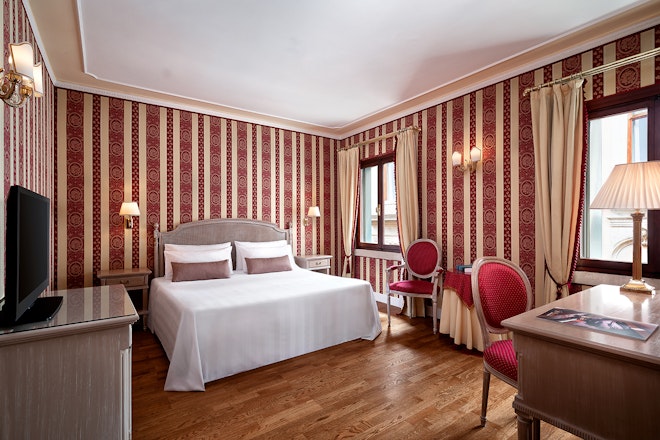 Deluxe Room - Bedroom