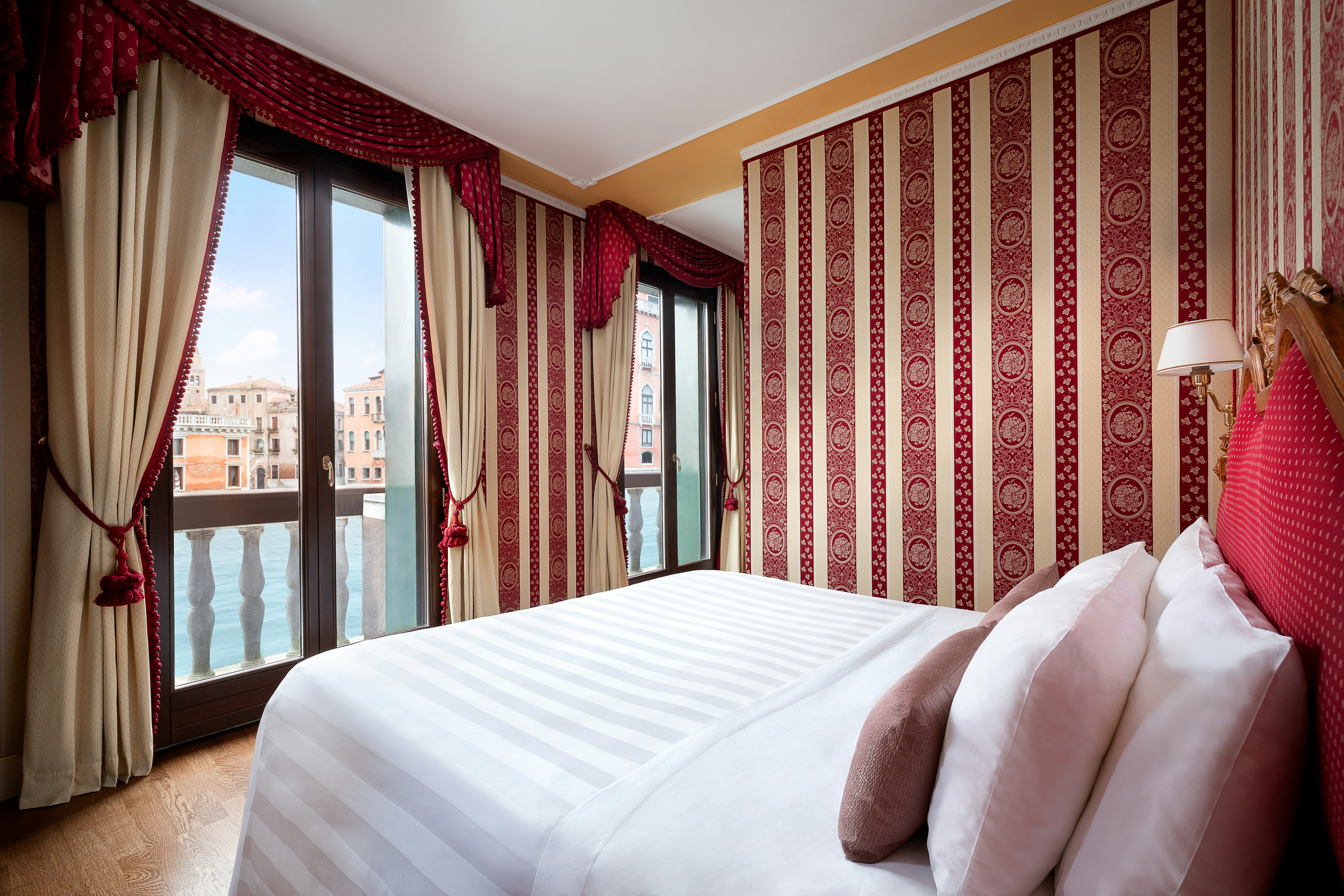 Sina Palazzosantangelo Suite Deluxe Camera