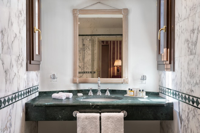 Grand Canal View Suite - Bathroom