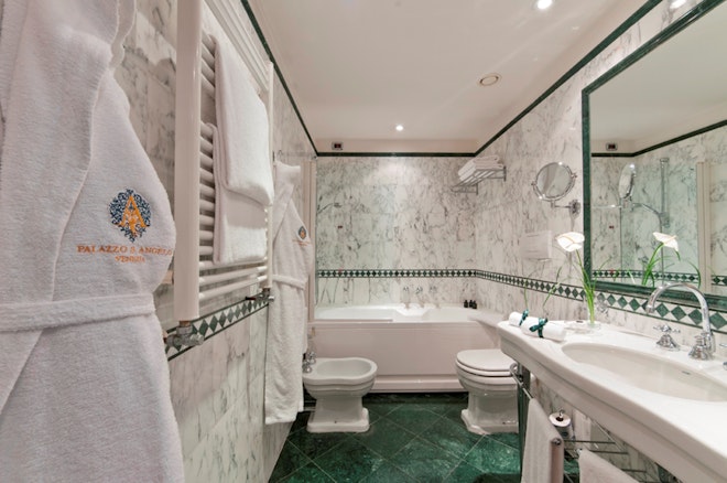 Premium Deluxe - Bathroom