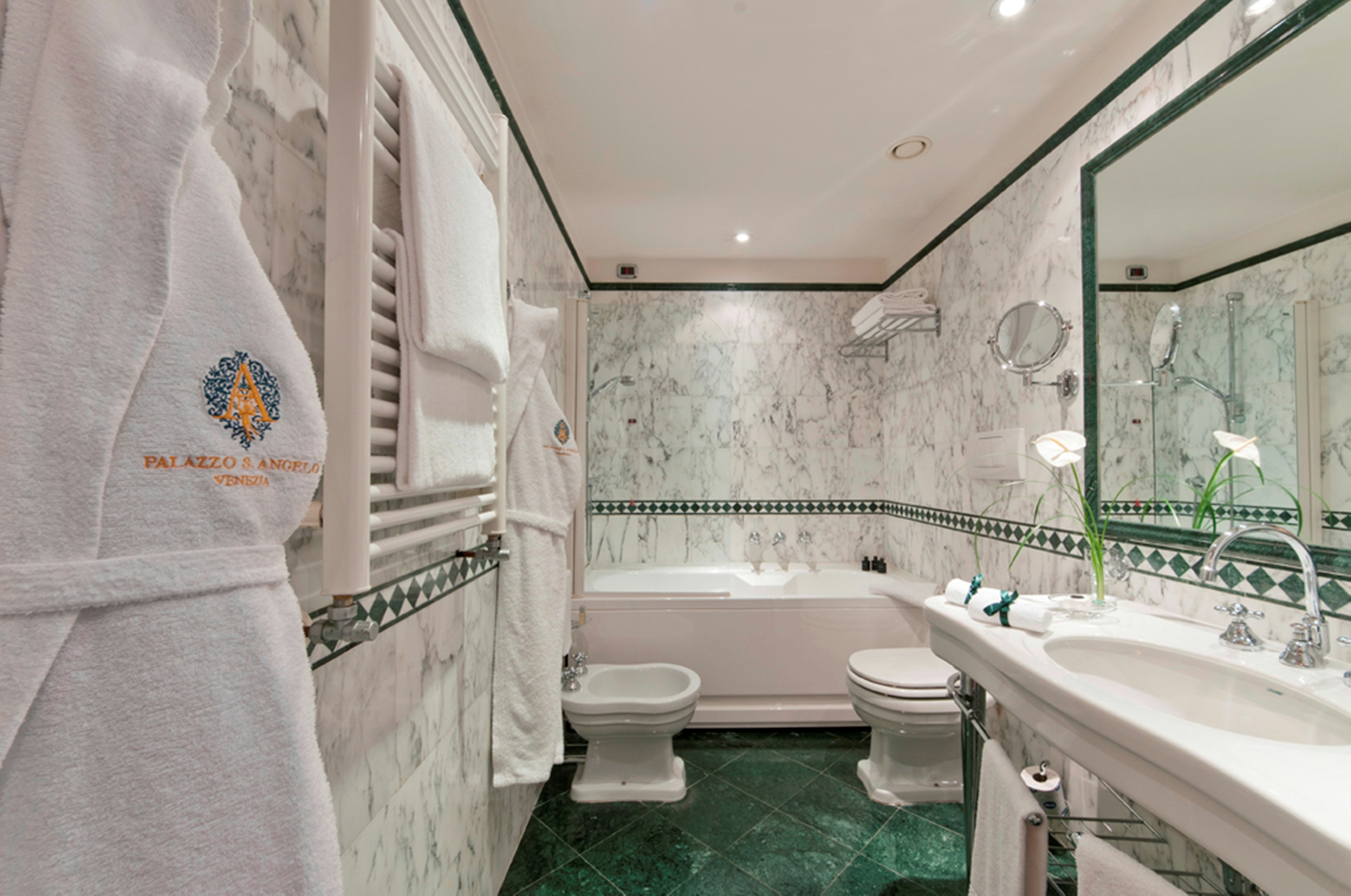 Premium Deluxe - Bathroom