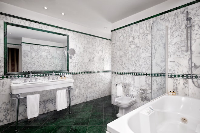 Grand Canal View Junior Suite - Bathroom