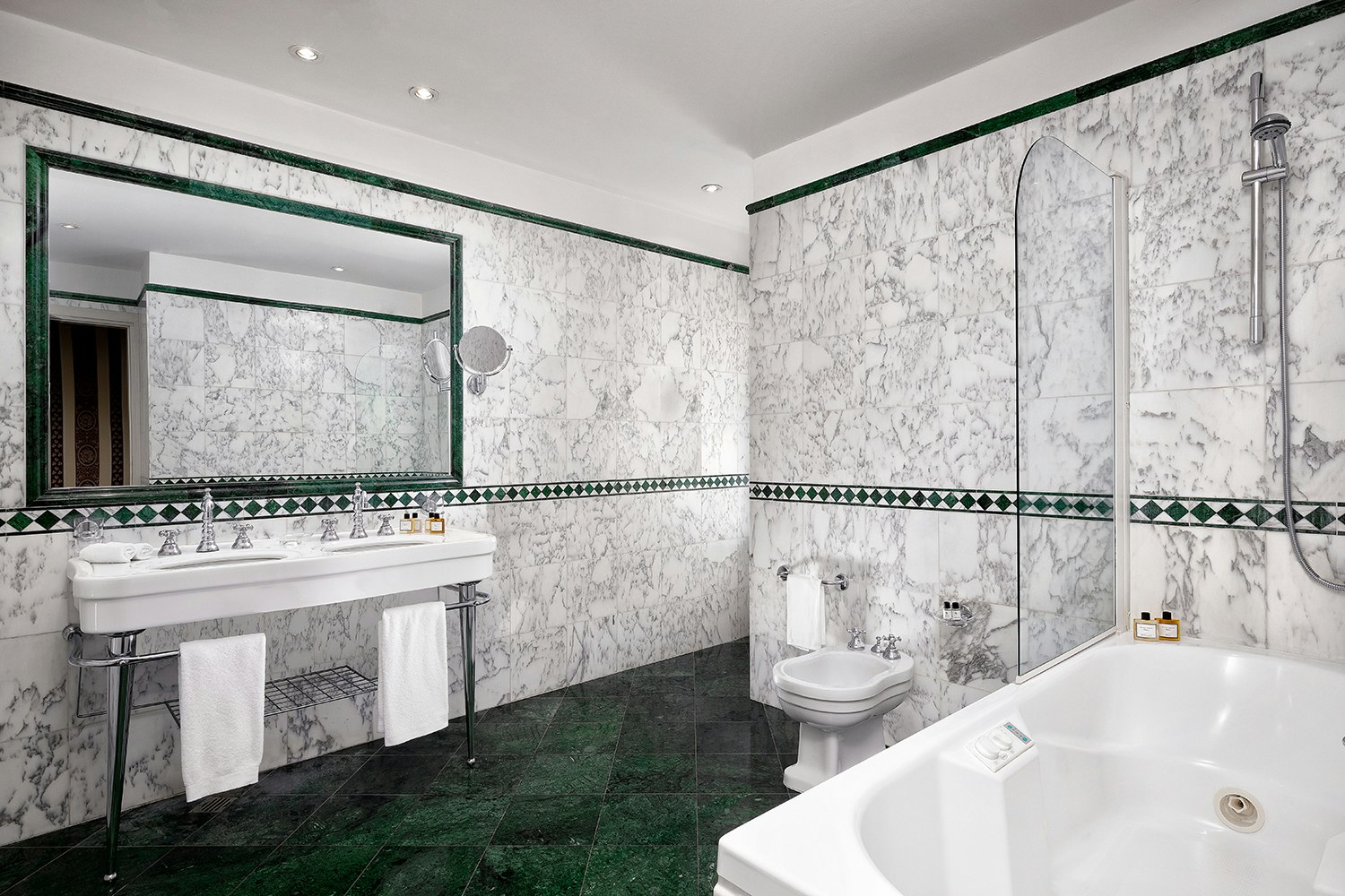 Exclusive Junior Suite Bathroom