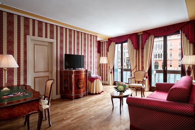 Deluxe Room - Living Area