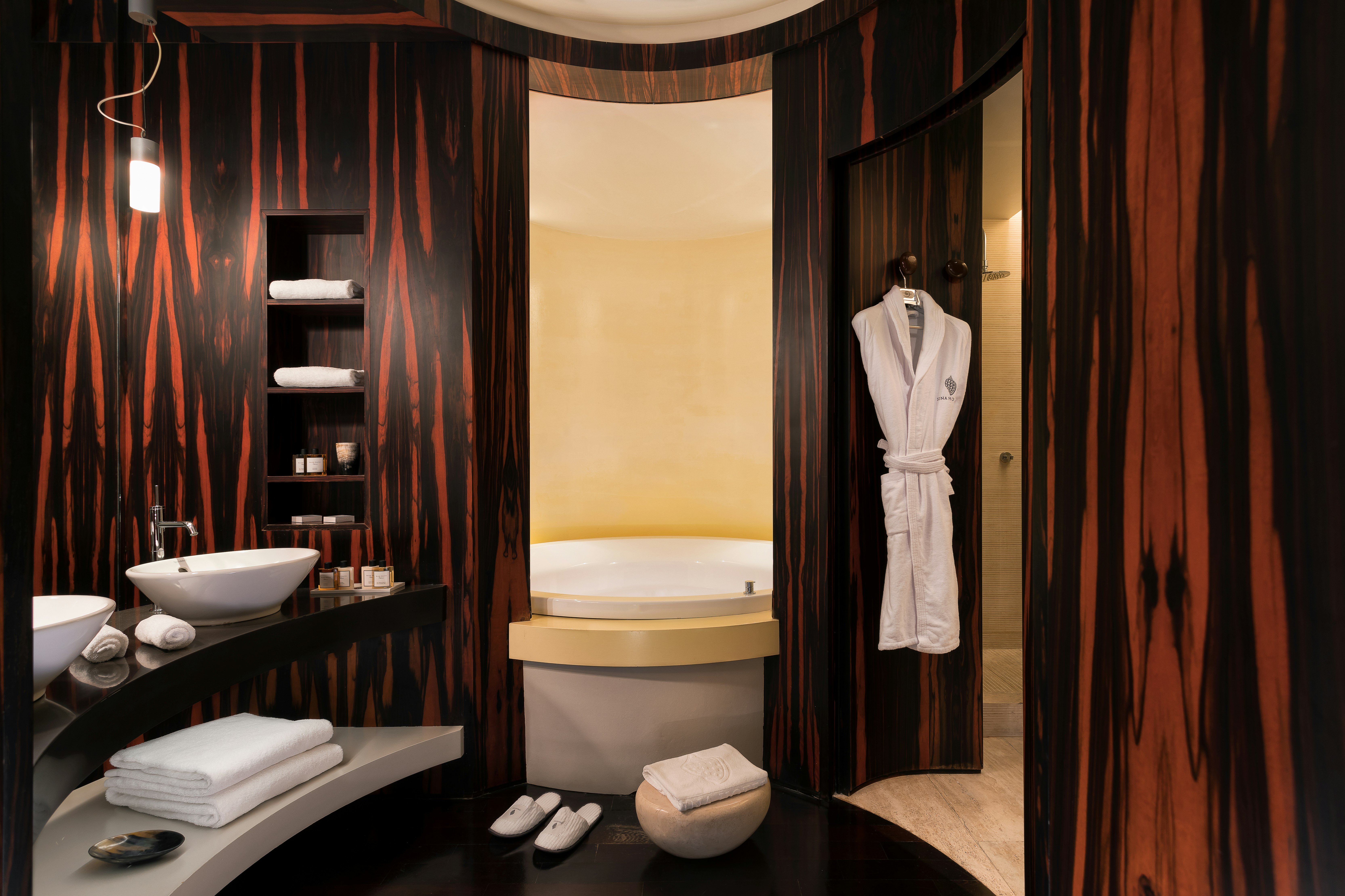 Gallery Room Bathroom