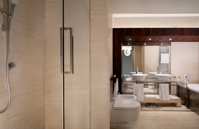 Junior Suite - Bathroom
