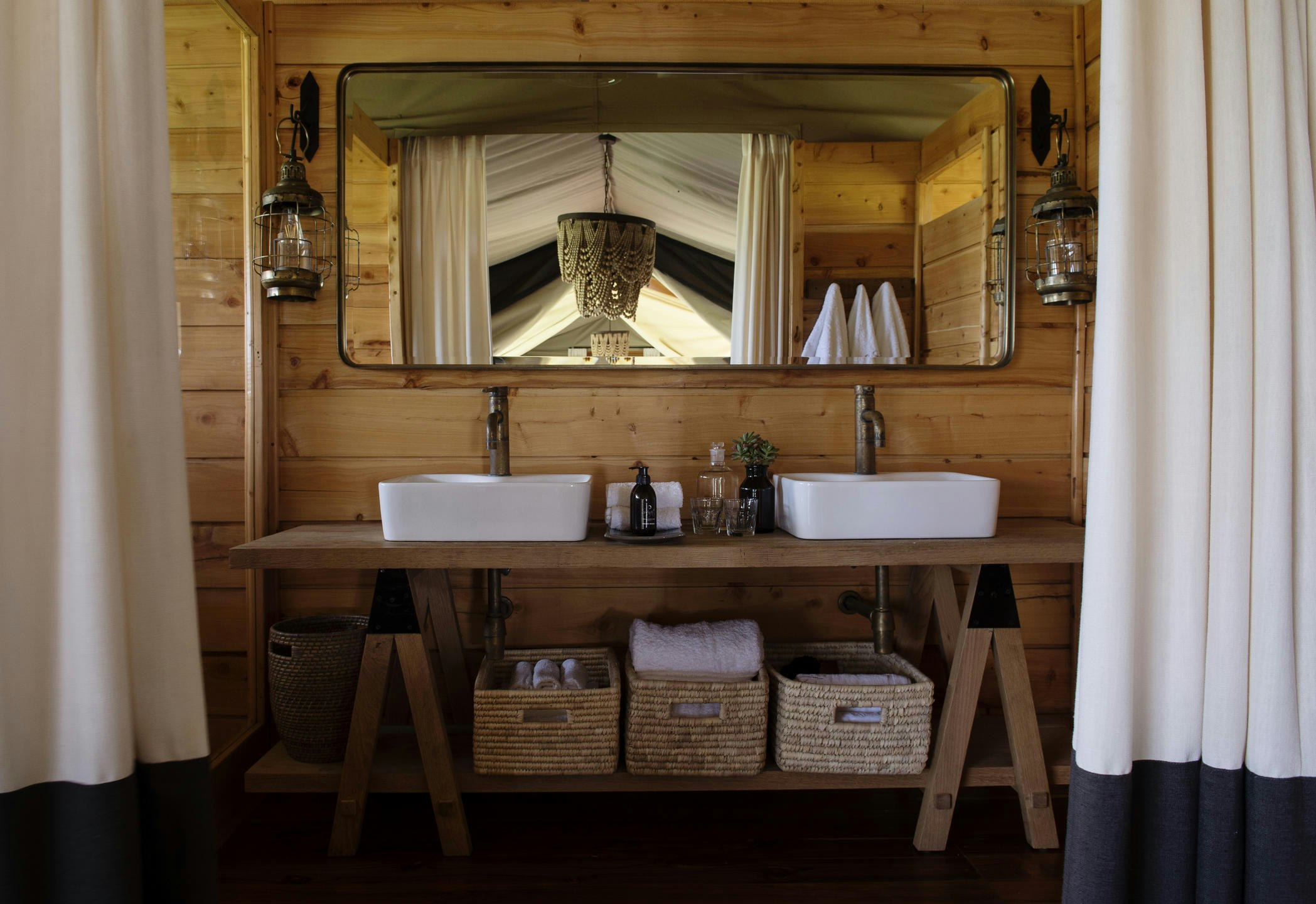 Standard Tent - Double Vanity