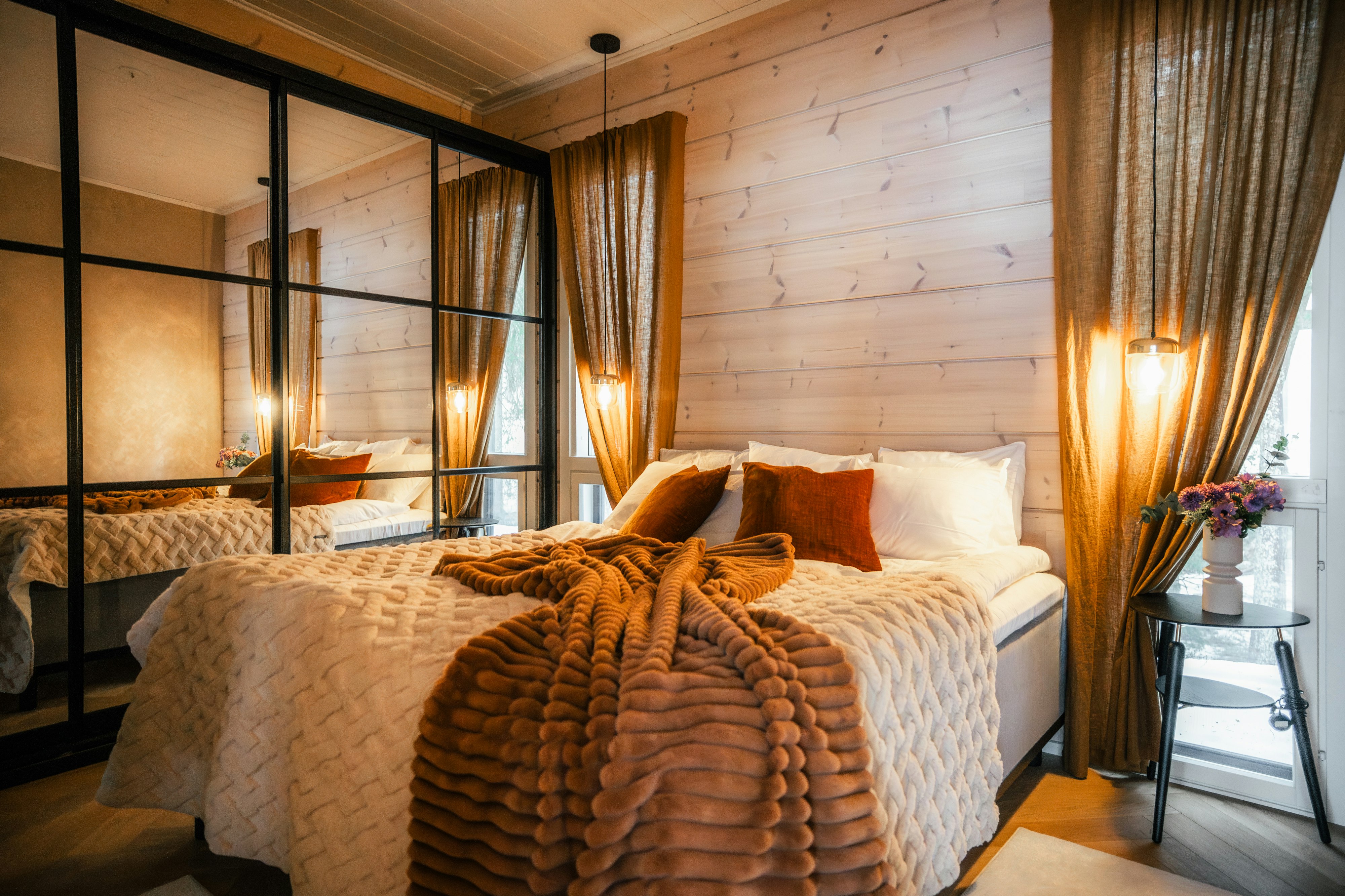 Lakeside Villa - Bedroom