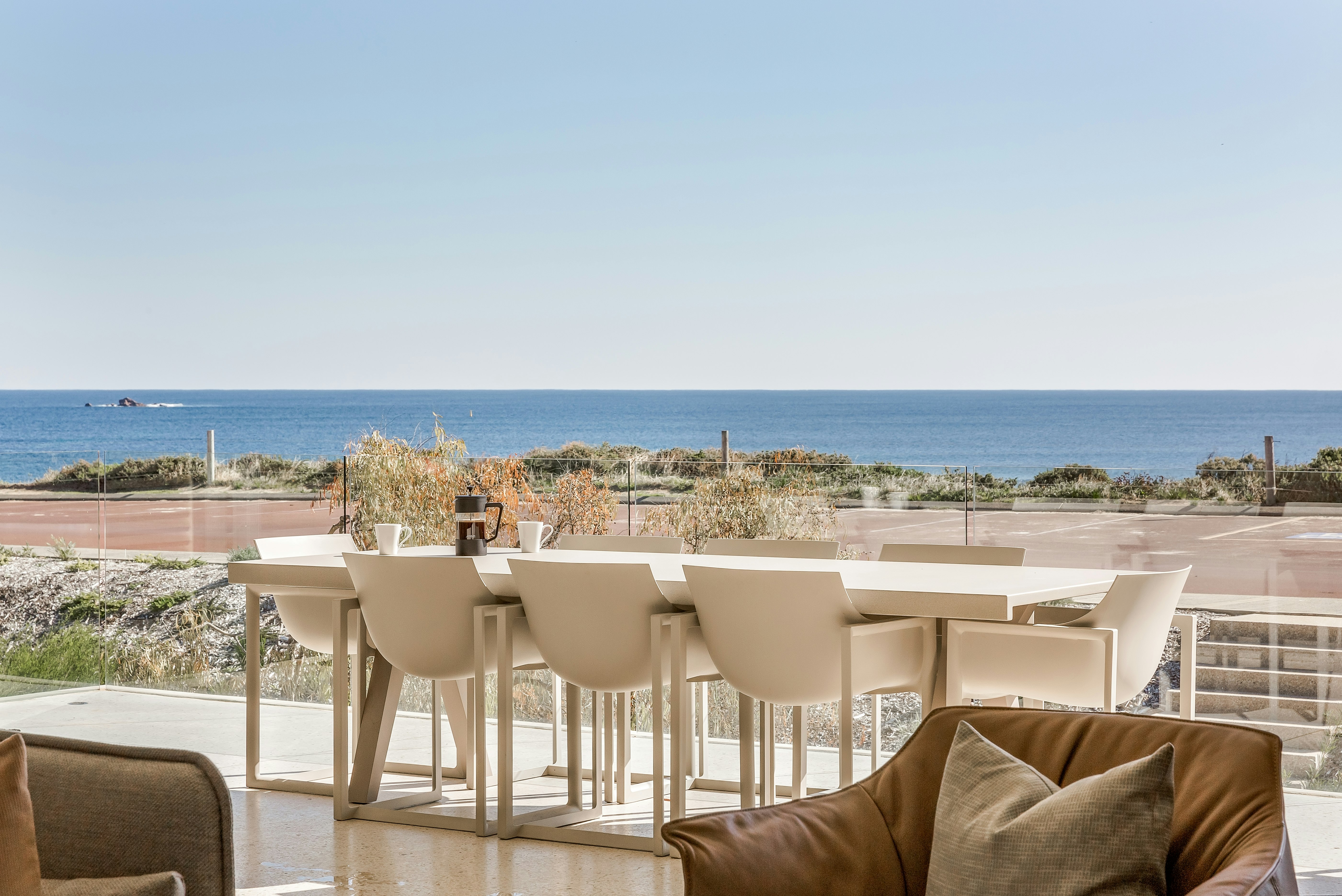 4 Bedroom Premium Beach House - outdoor dining area with sea view