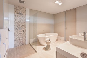 2 Bedroom Premium Beach House - Master Bathroom