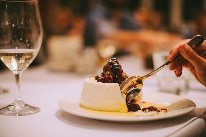 Lamont's Siganture Pavlova