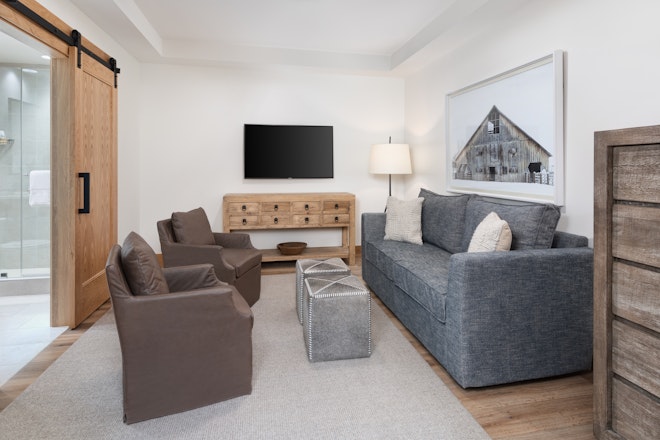 Snowpine Suite - Living Area