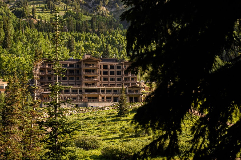 Snowpine Lodge - Spring