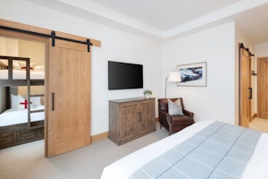 Slope Side Family King - Bedroom