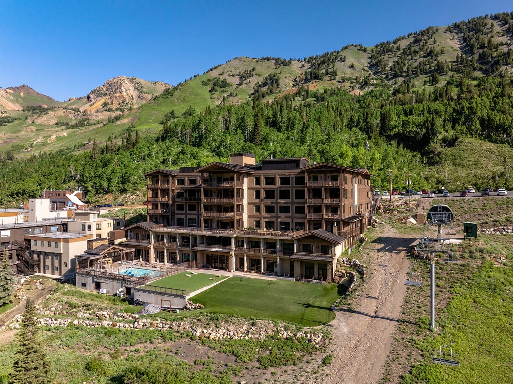 Snowpine Lodge - Spring