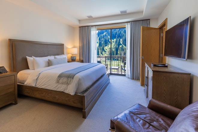 Slope Side Suite - Bedroom