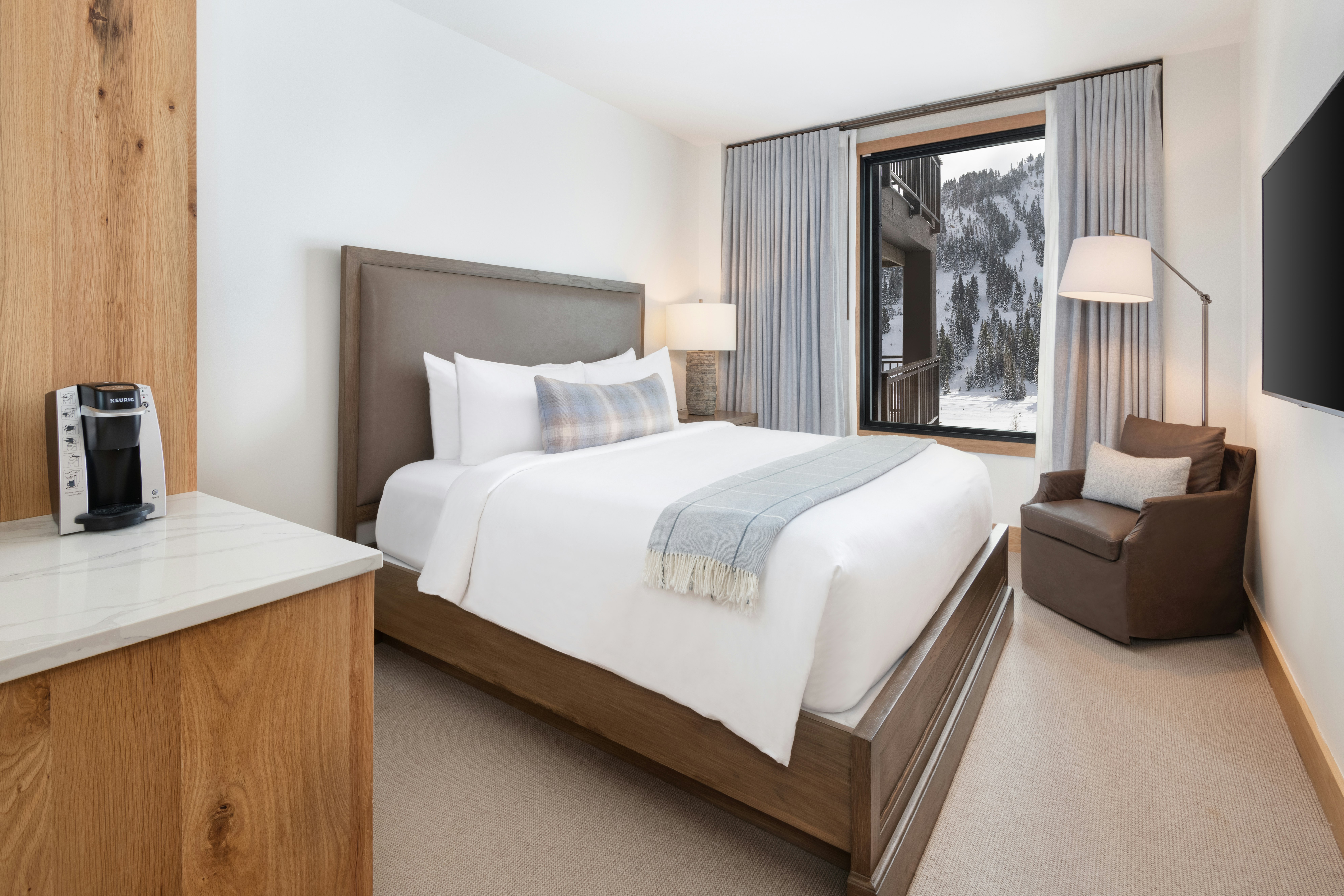 Slope Side King - Bedroom