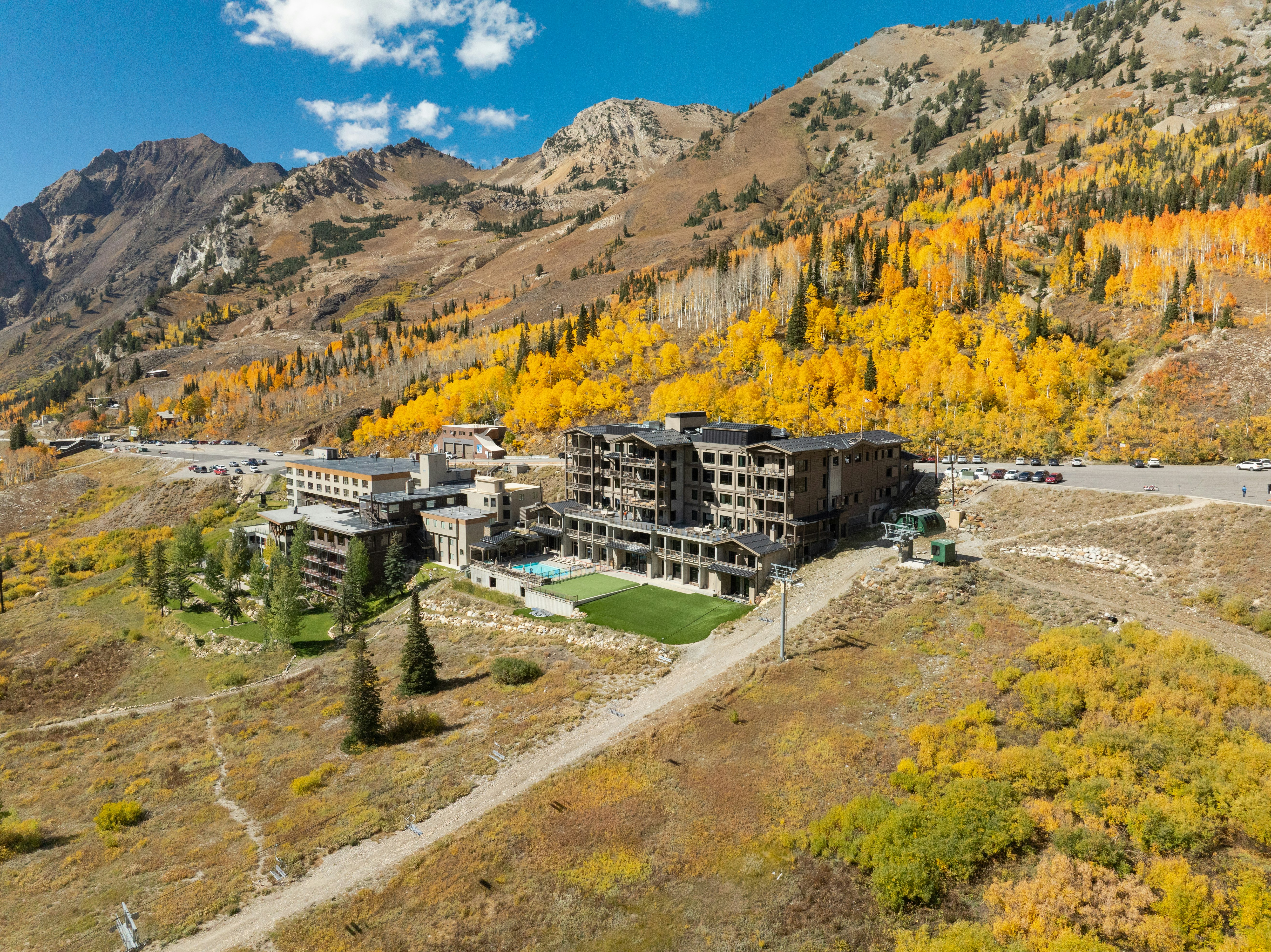 Snowpine Lodge - Autumn