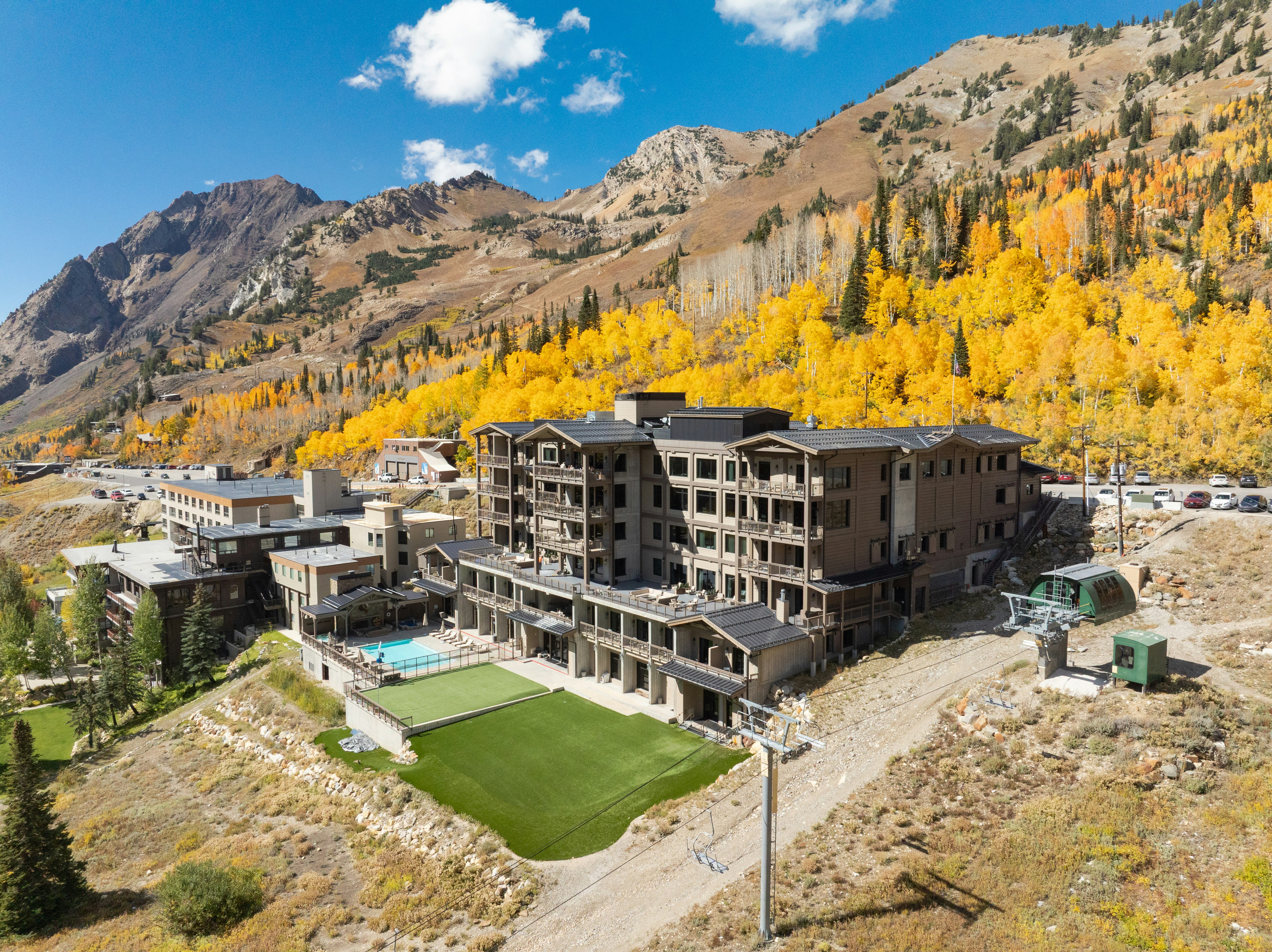 Snowpine Lodge - Autumn