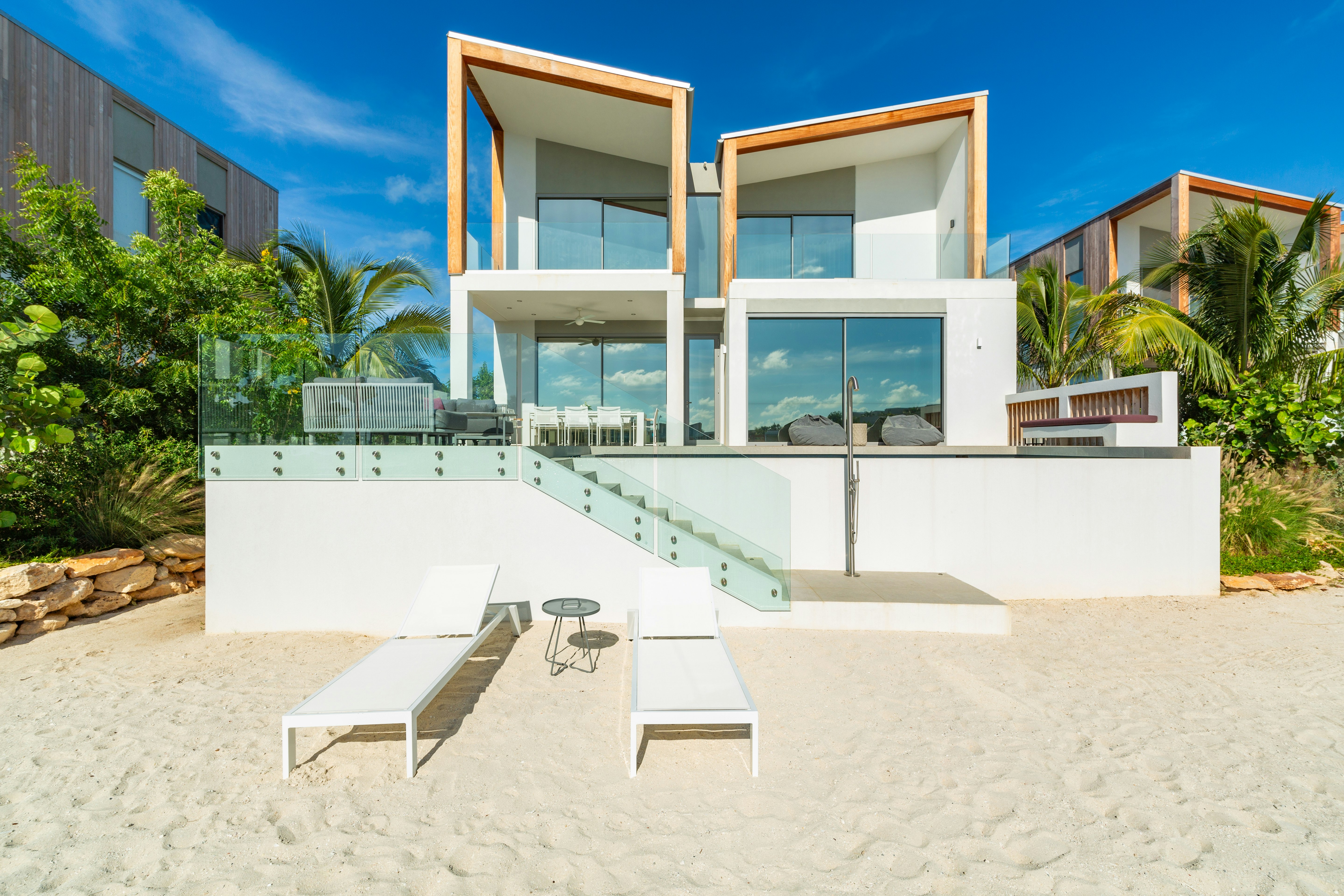 Lagoon Villa - Exterior