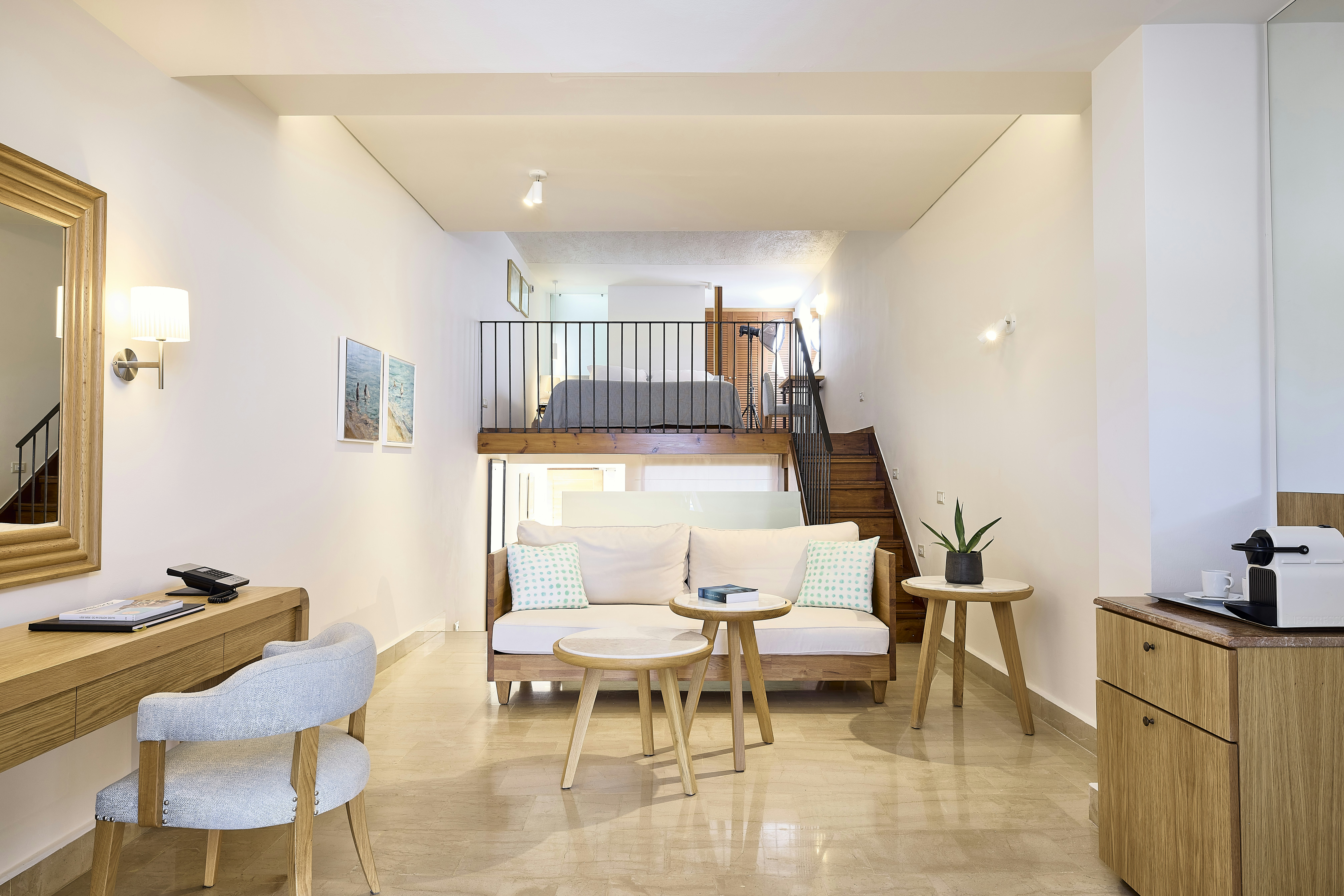 Club Open Plan Mezzanine Suite Private Pool Seafront - Living Area