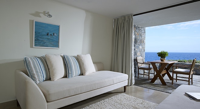 Club Suite Seafront View - Living Area