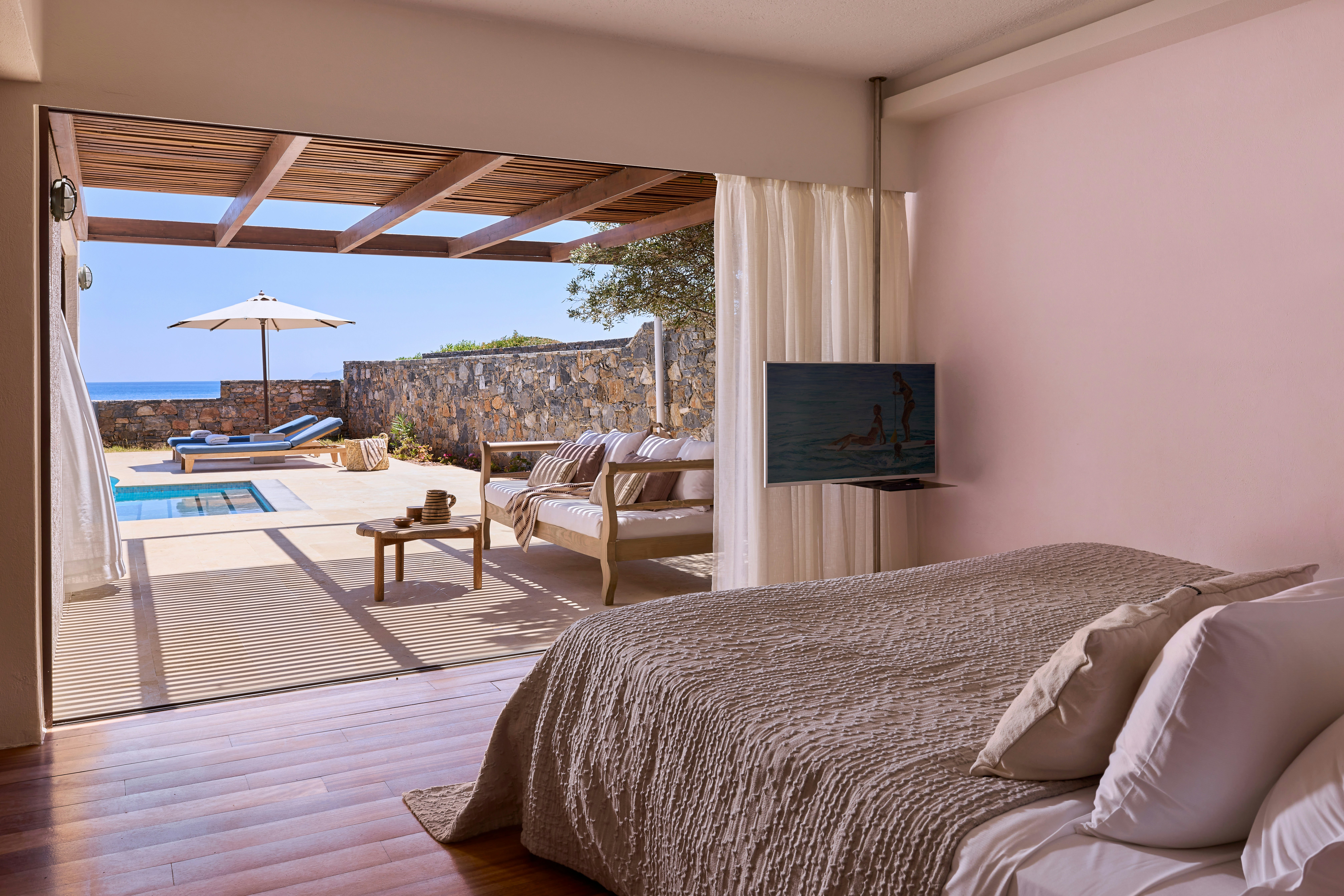 Club Suite Private Pool Seafront - Bedroom
