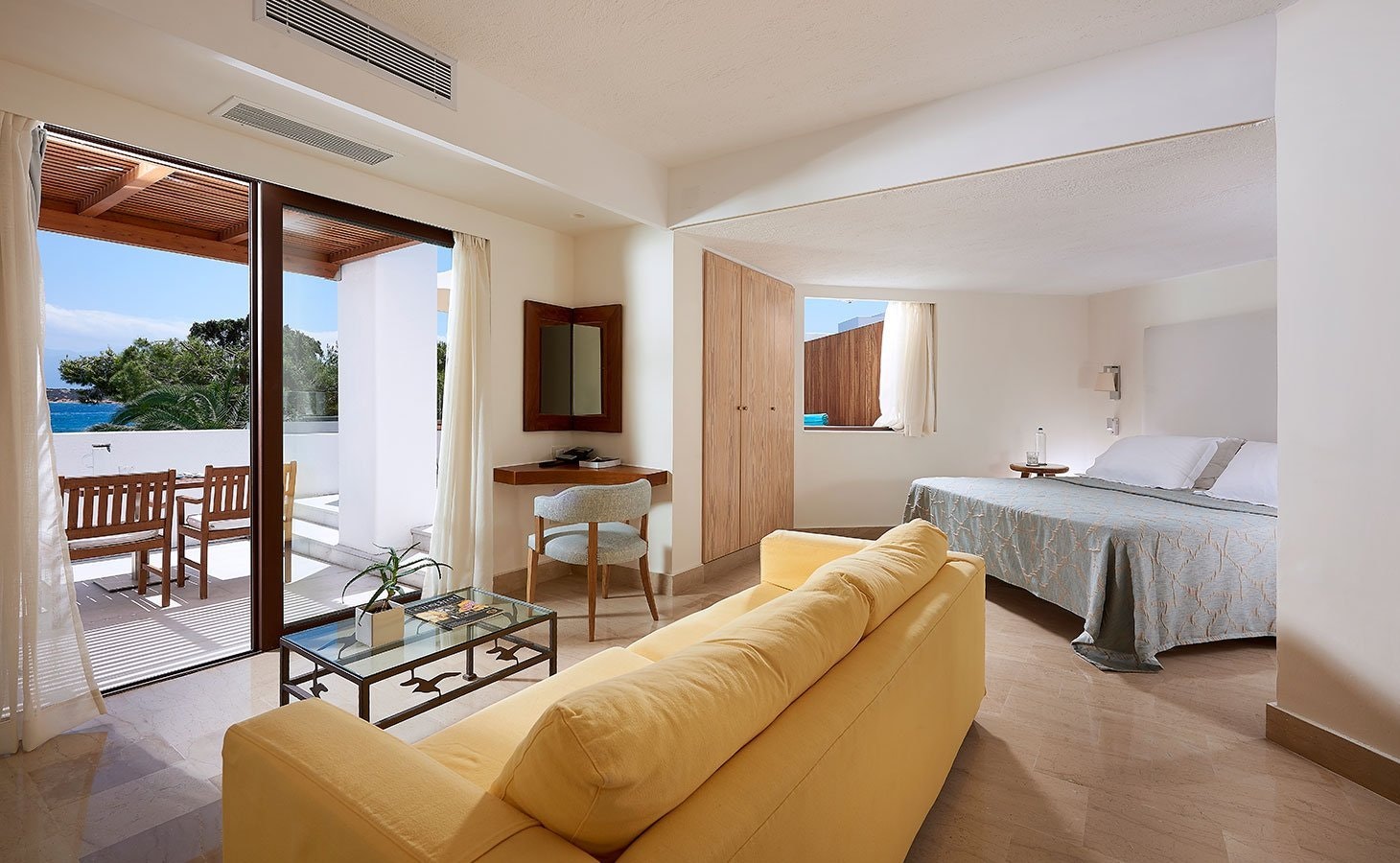 Junior Suite Outdoor Hot Tub Sea View - Living Area