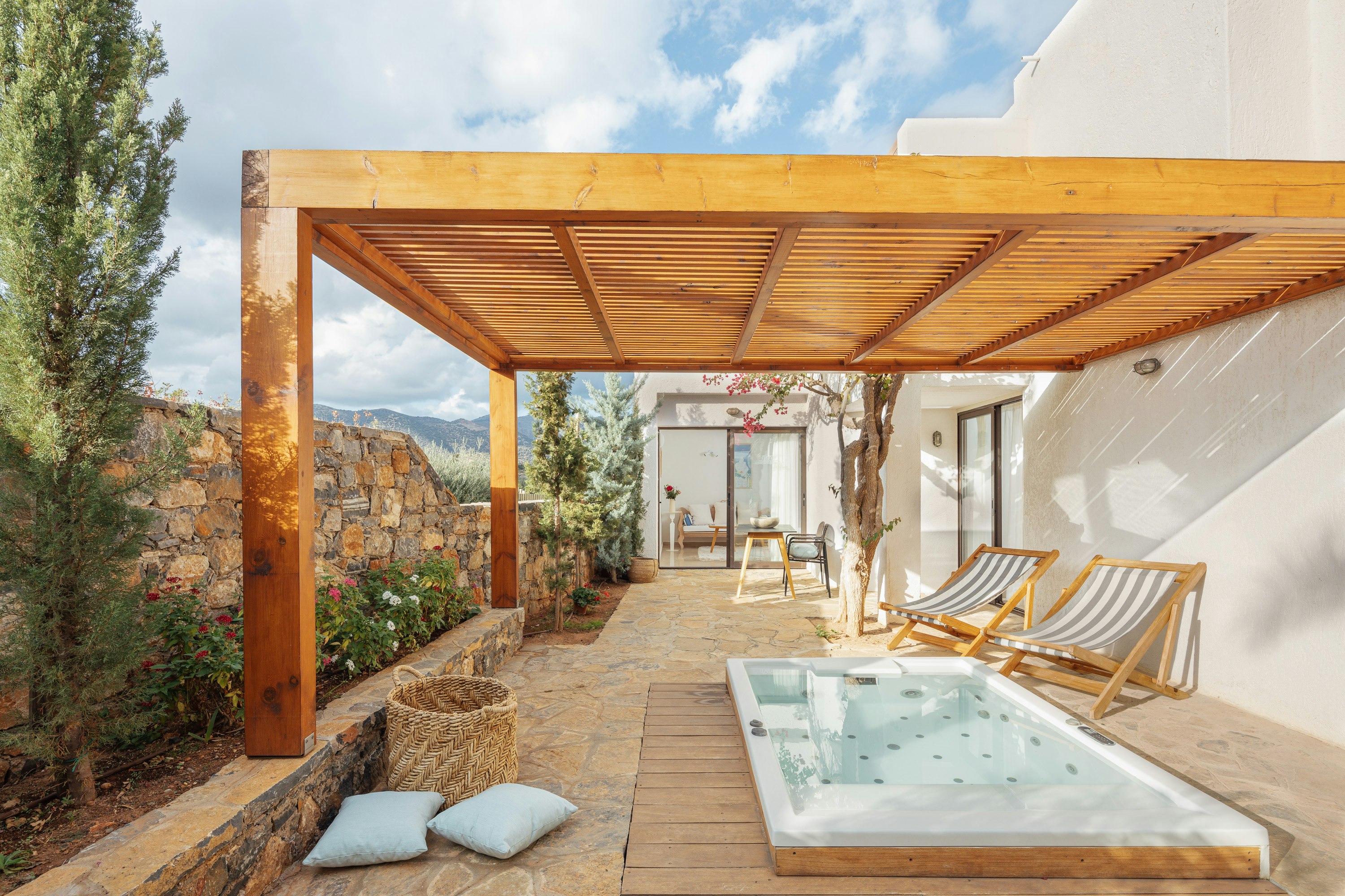 Family Suite 2 Bedroom Outdoor Hot Tub Garden View - Terrace