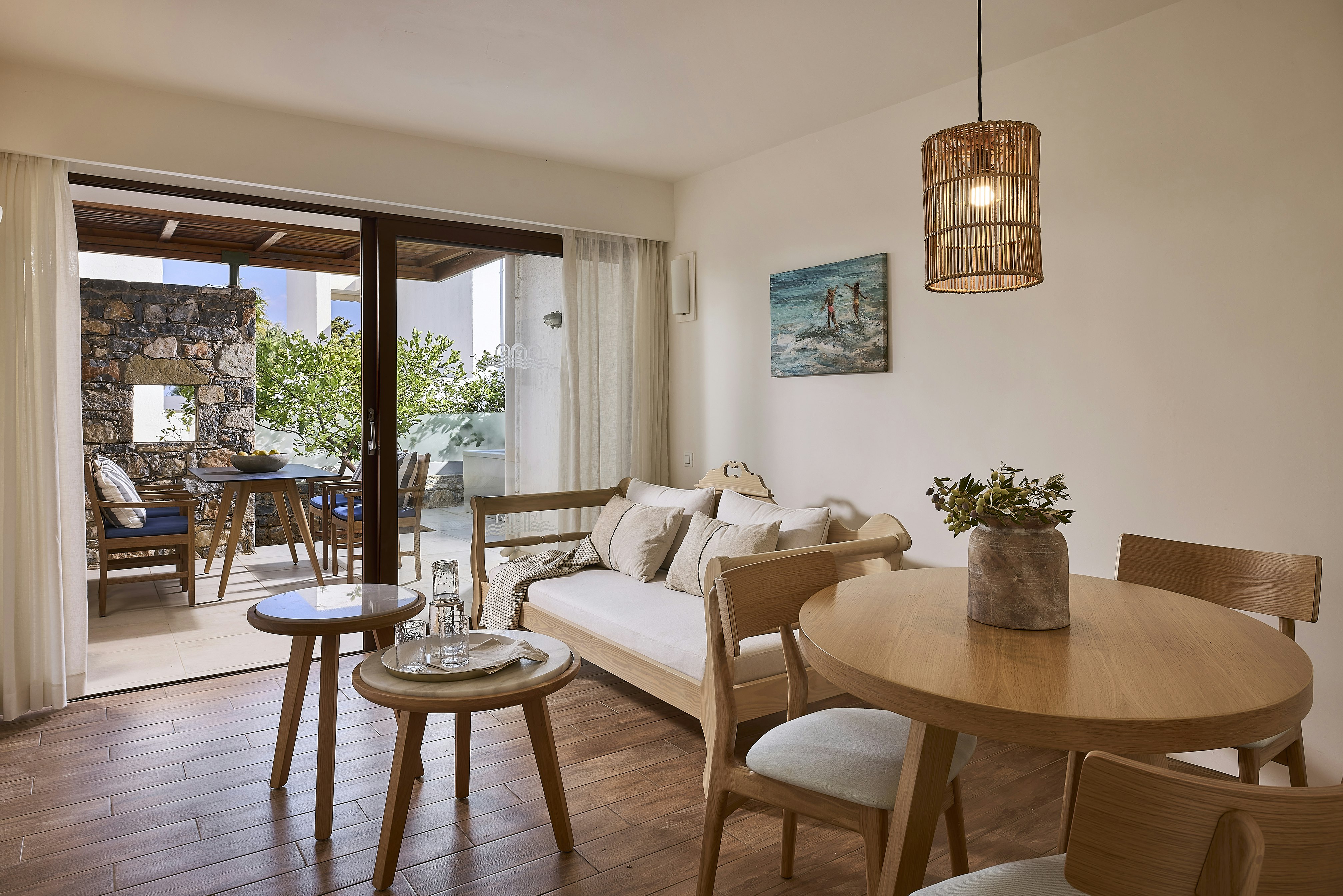 Family Suite 3 Bedroom Outdoor Hot Tub Garden View - Living Area