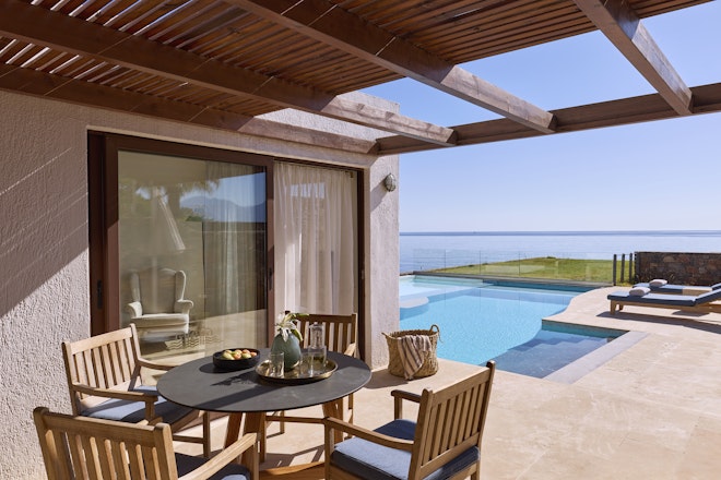 Club Suite Private Pool Seafront - Outdoor Dining Area