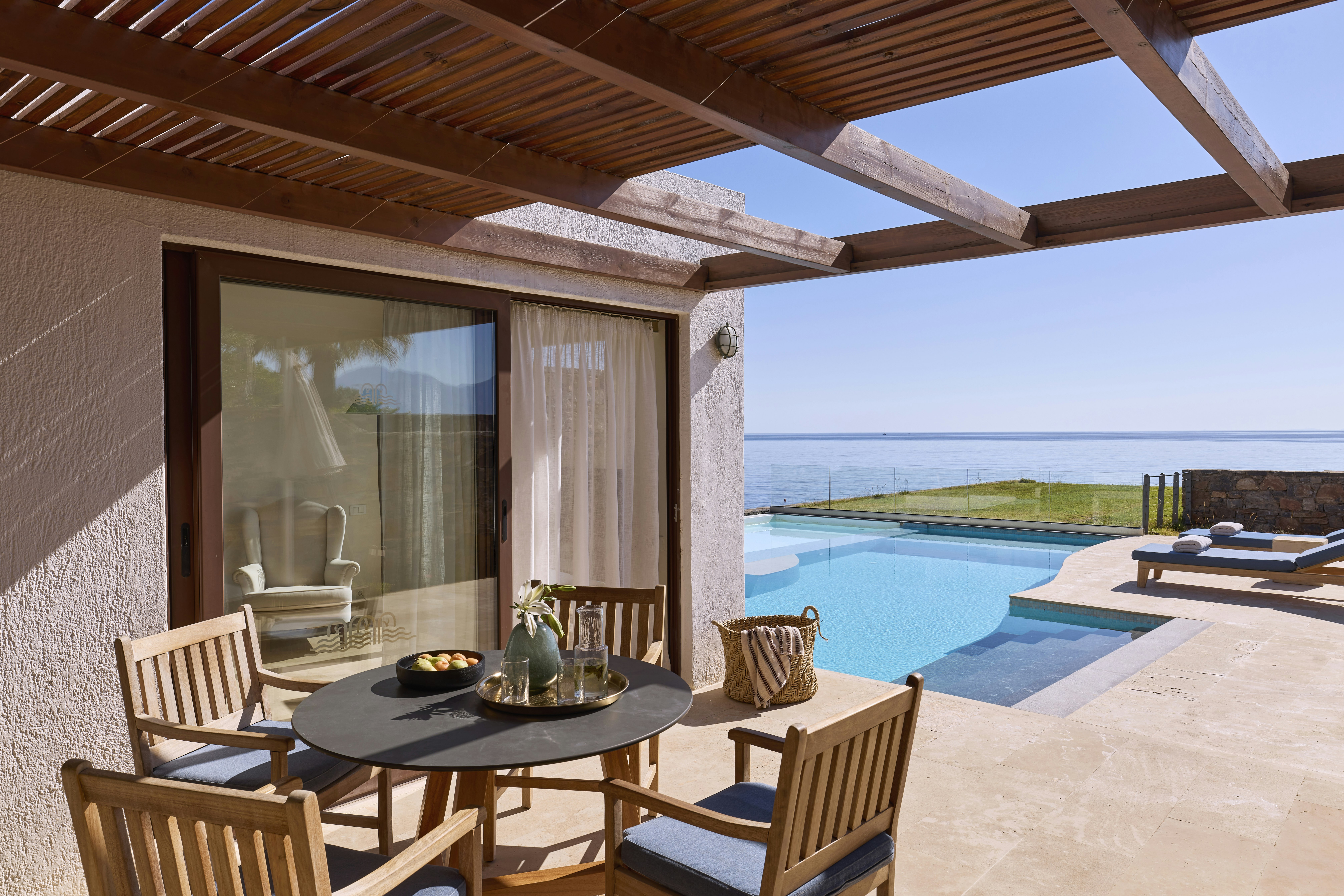 Club Suite Private Pool Seafront - Outdoor Dining Area