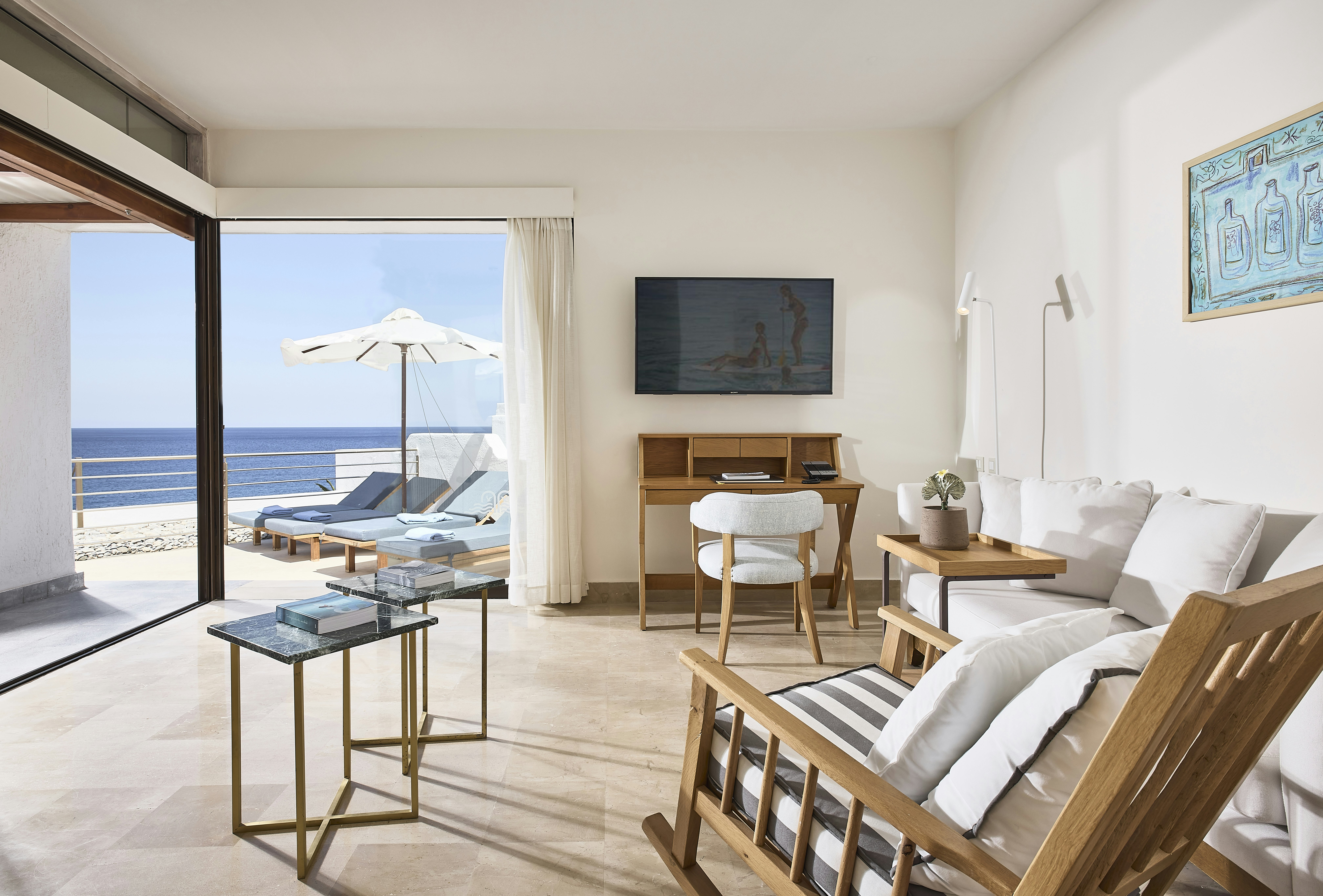 Club Suite Private Pool Seafront - Living Area