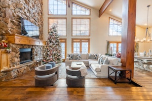 Golden Eagle Home - Living Area