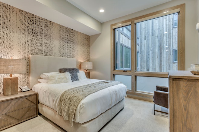 Premium Three Bedroom Suite with Queen Hotel - Bedroom