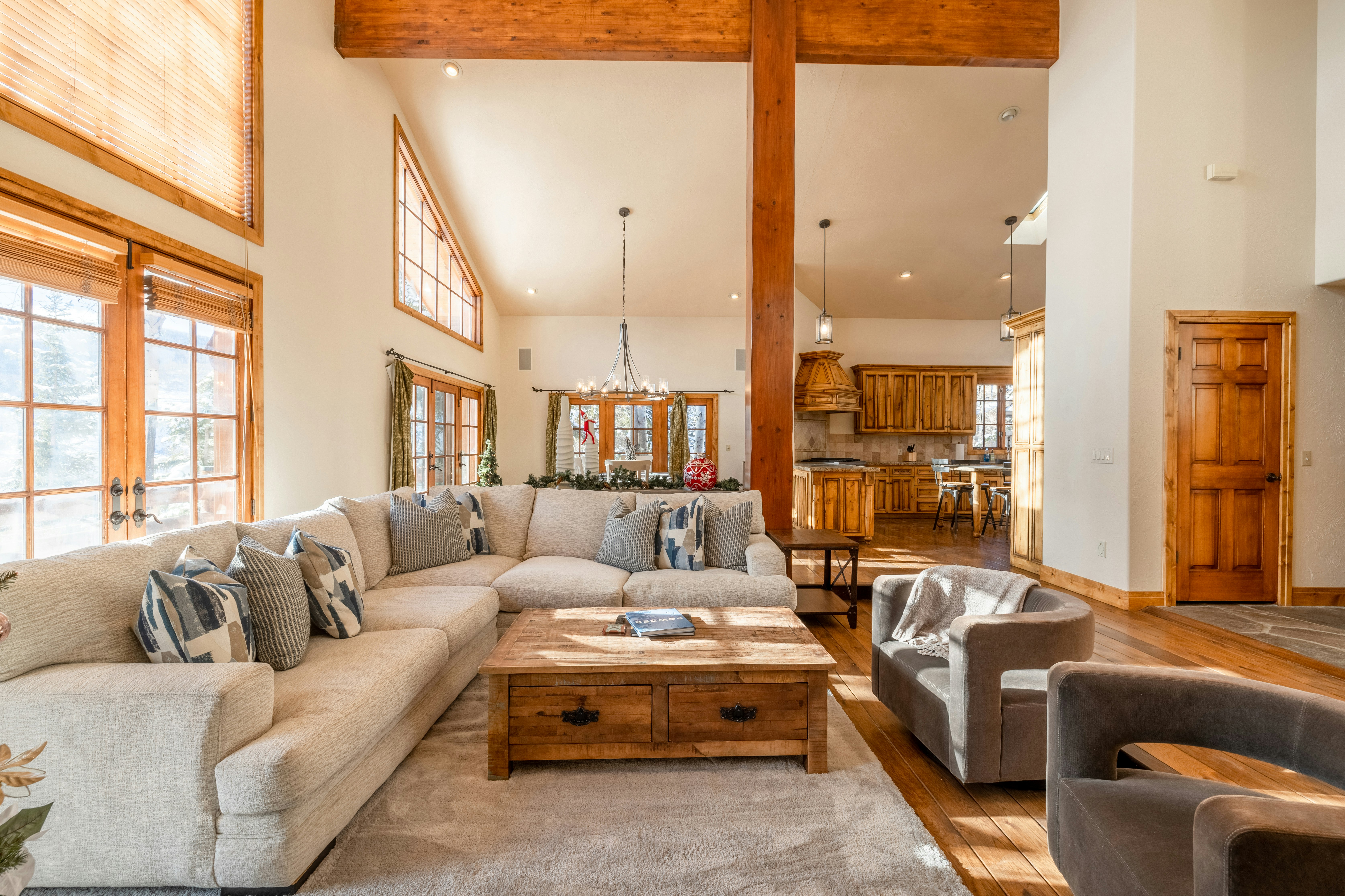 Golden Eagle Home - Living Area