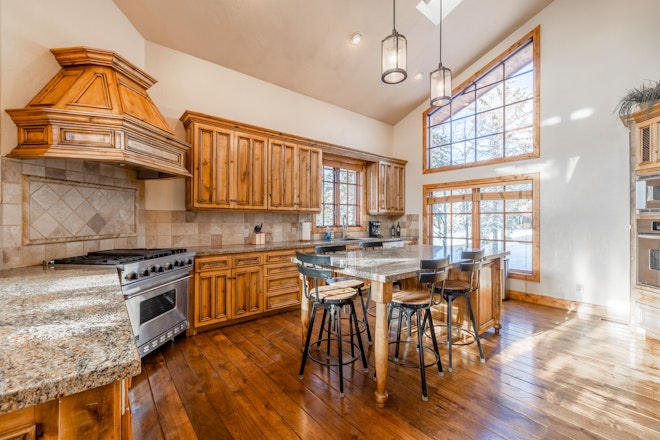 Golden Eagle Home - Kitchen