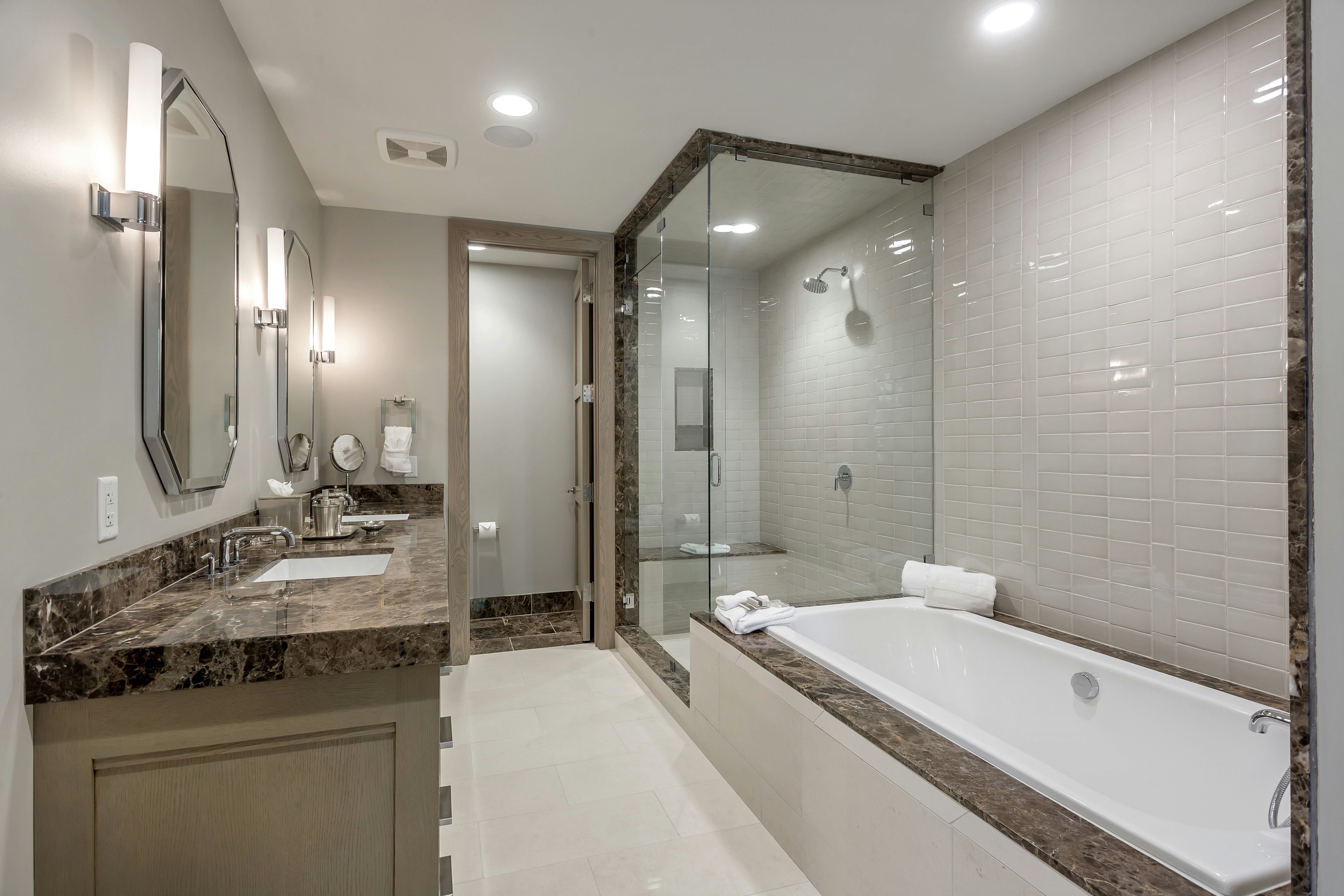 Platinum Four Bedroom Suite with Two Bunks - Bathroom