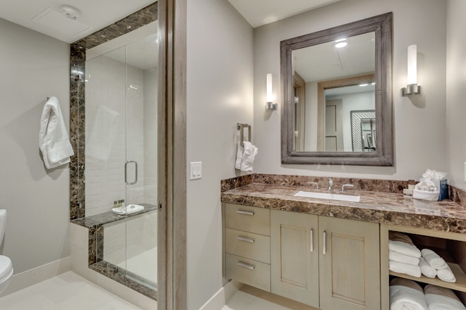 Premium Three Bedroom Suite with Queen Hotel - Bathroom