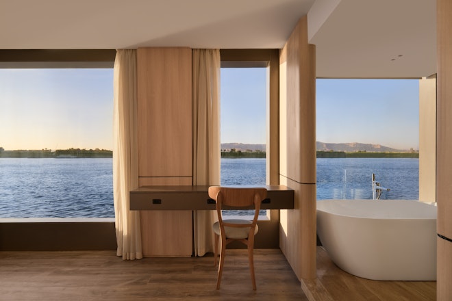Moonlight Suite - Desk