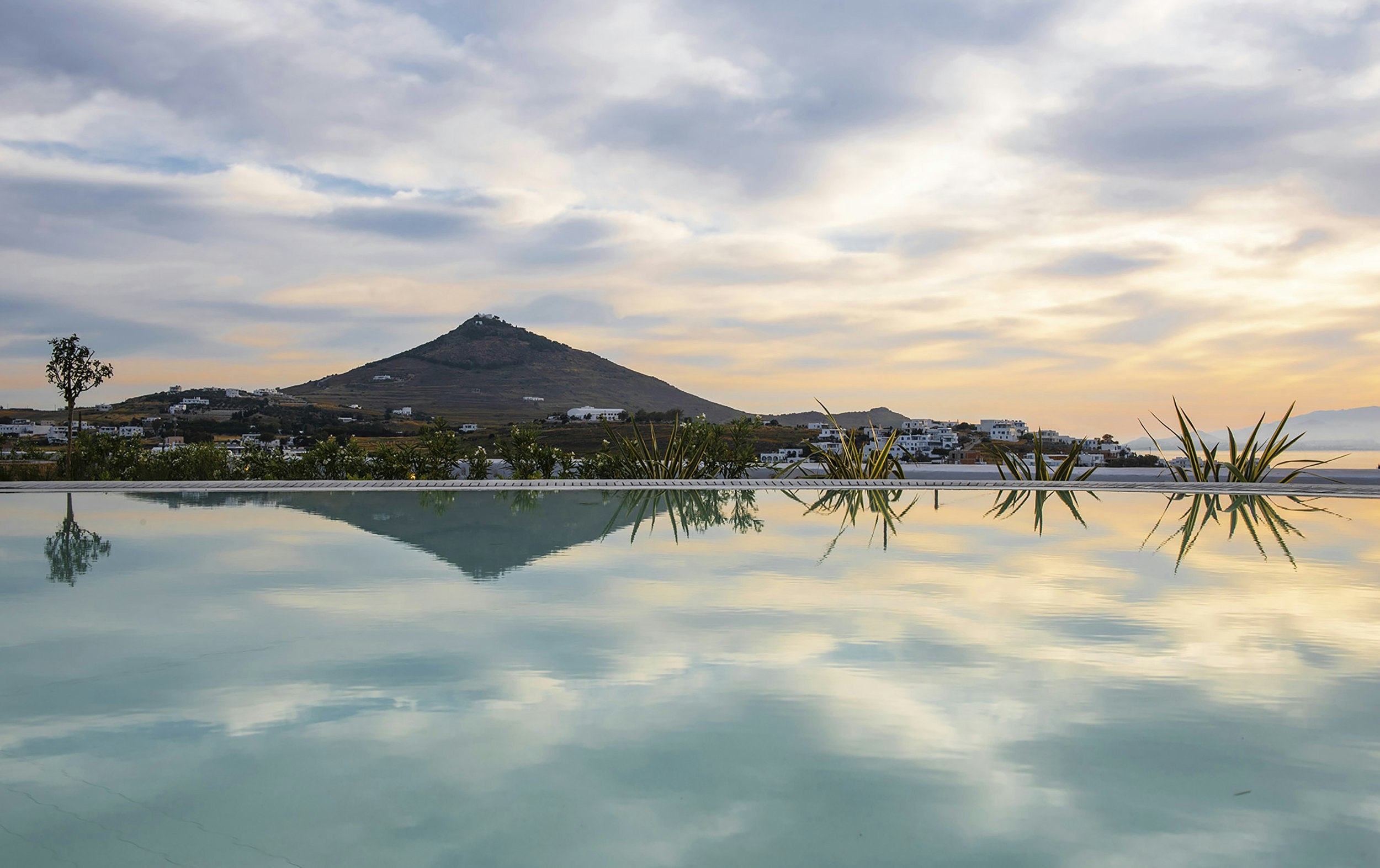 Summer Senses Lounge Pool