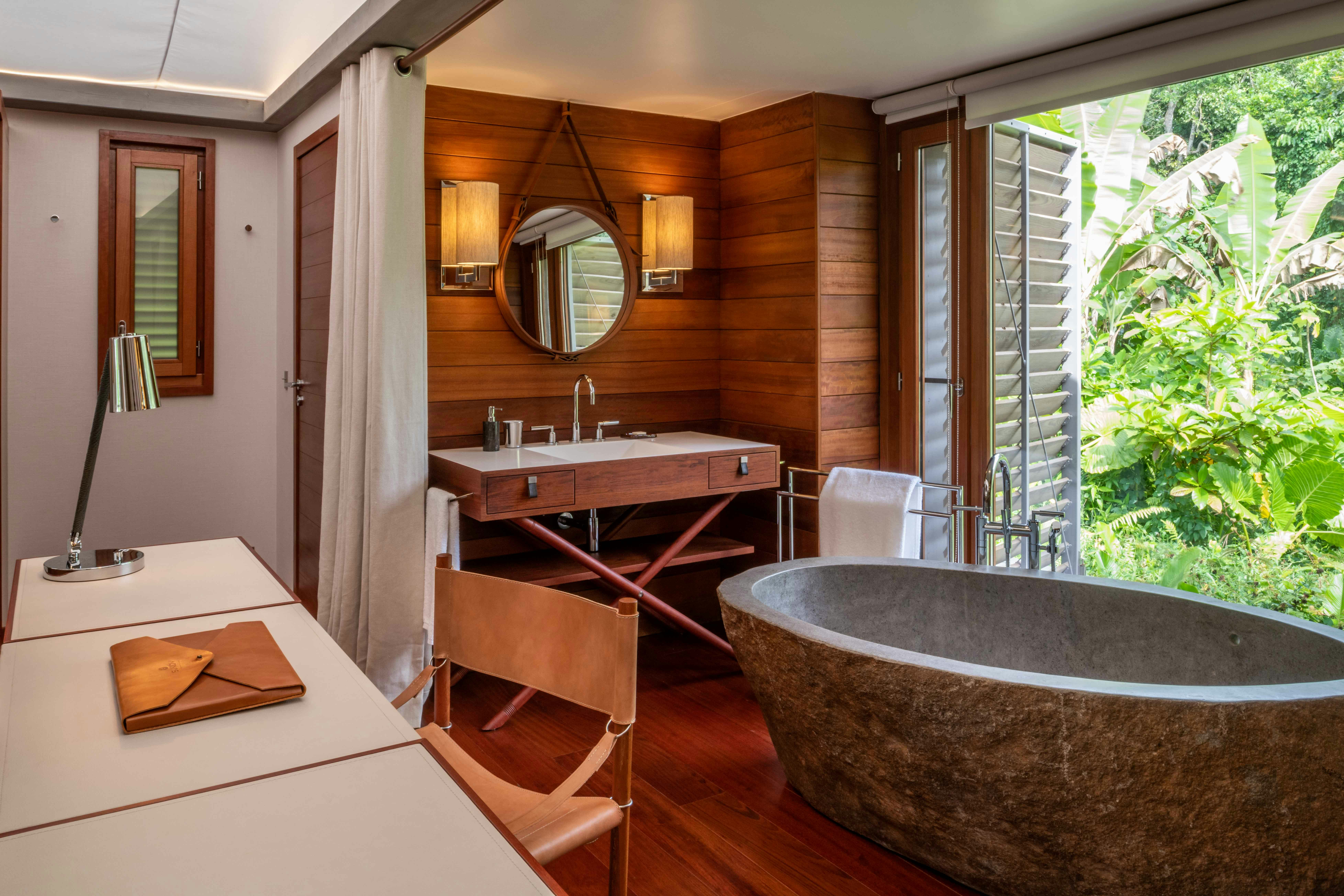 Three Bedroom Beachfront - Bathroom