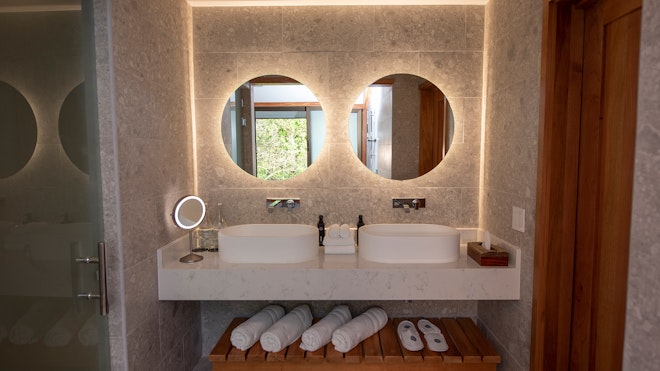 Volcano View Suite - Bathroom