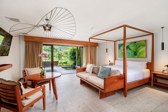 Volcano View Suite - Bedroom