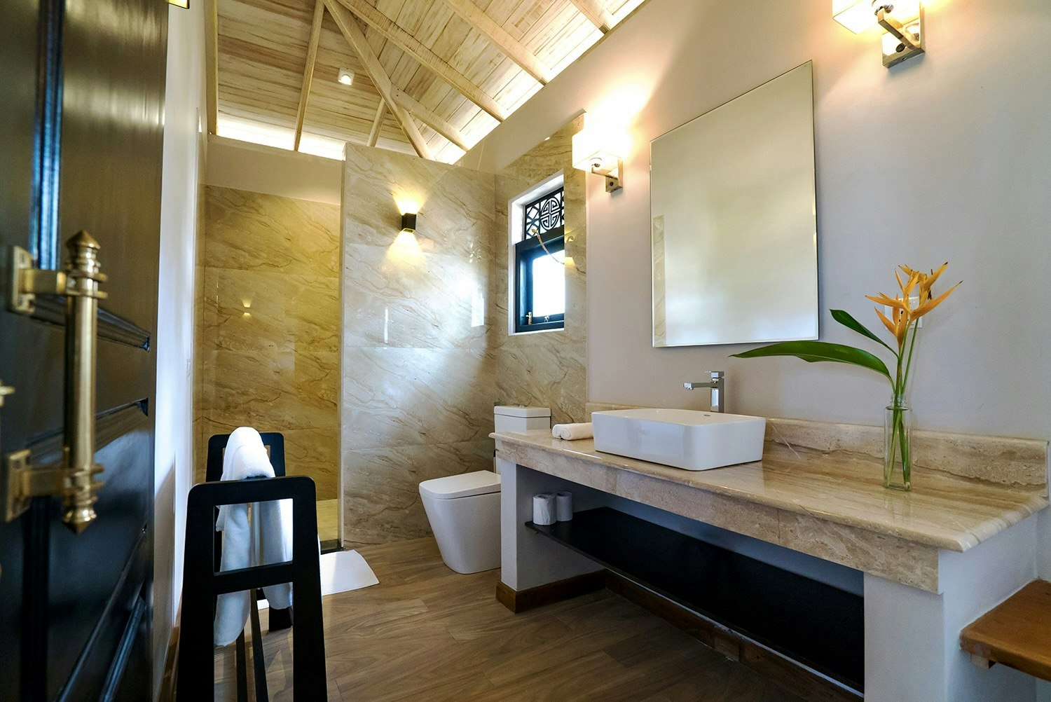 Plunge Pool Suite Bathroom