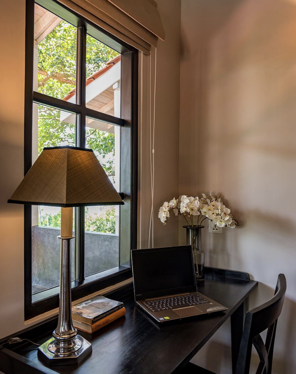 Deluxe and Premium Room Desk