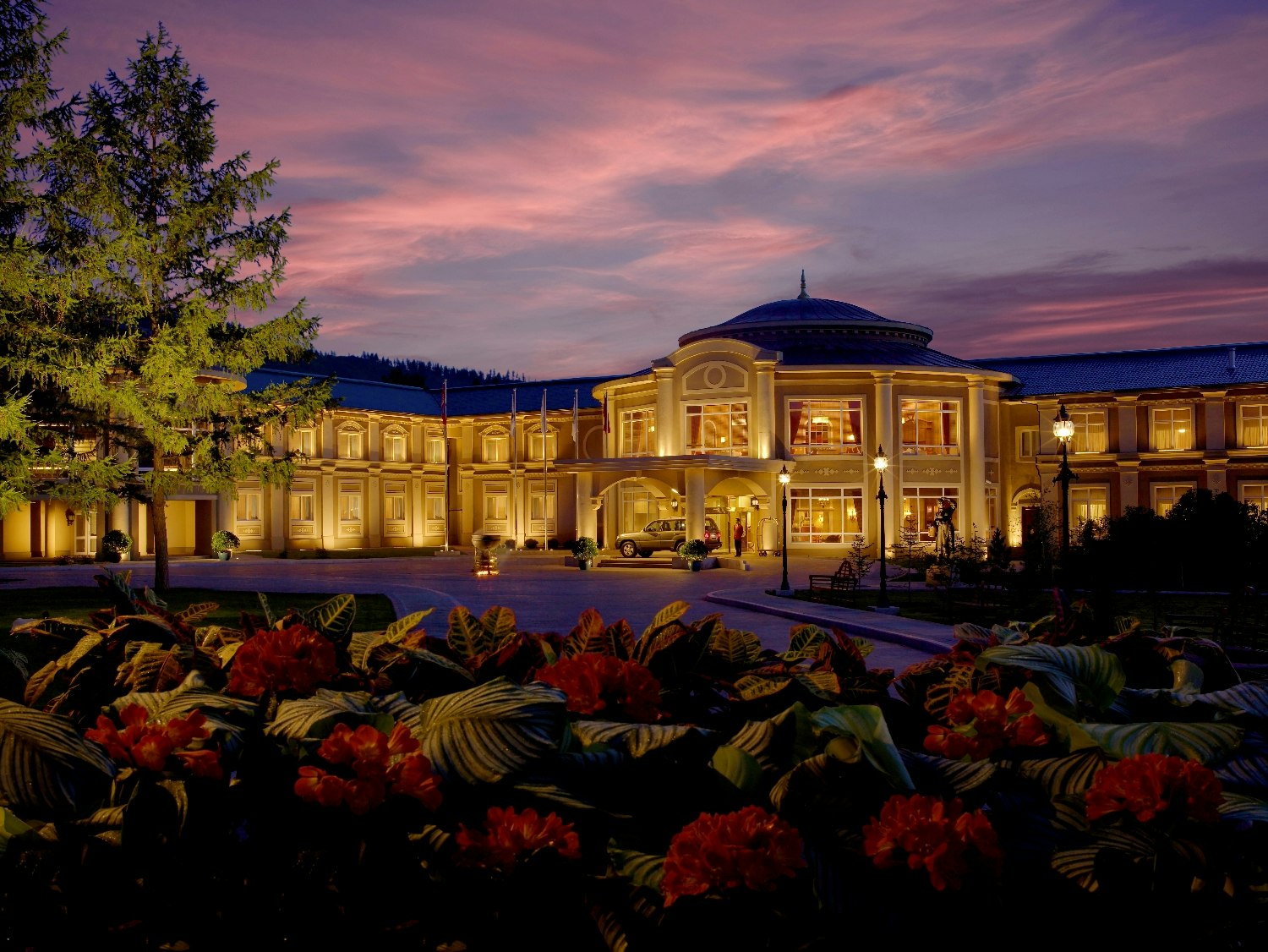 A richly adorned escape amid stunning wilderness